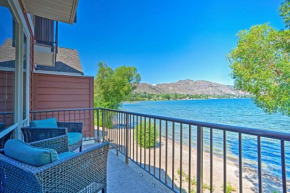 Lakefront Resort Townhome with Grill and Kayaks!